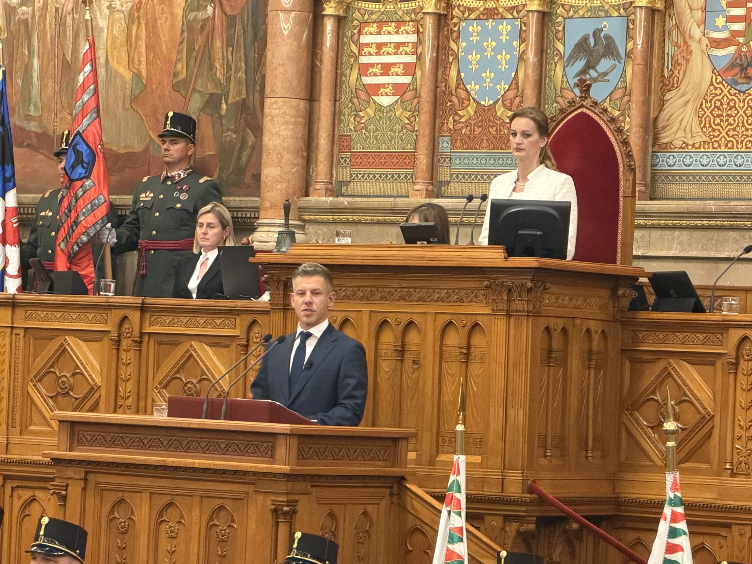 Magyar Péter bemutatta az új kormányszóvivőket
