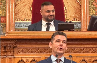 „Szimbolikus” – Radnai Márk fotót posztolt arról, hogy Novák Előd felszólalását a roma alelnök vezette le az Országgyűlésben